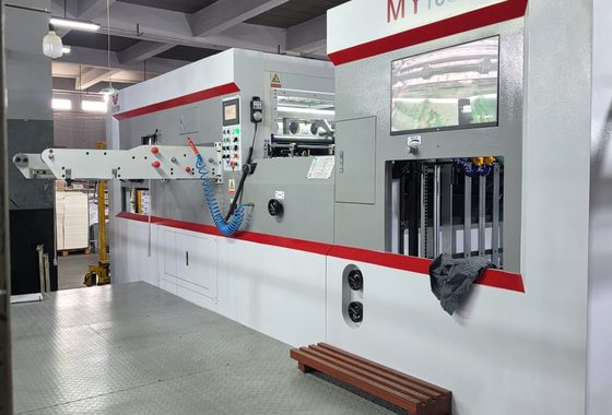 Mesin die-cutting otomatis MY1080